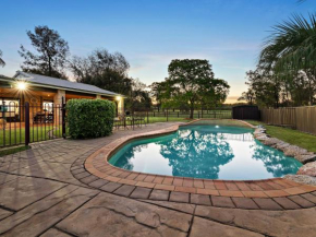 Golf Course Views at Stonebridge 5mins to Vineyards, Cessnock